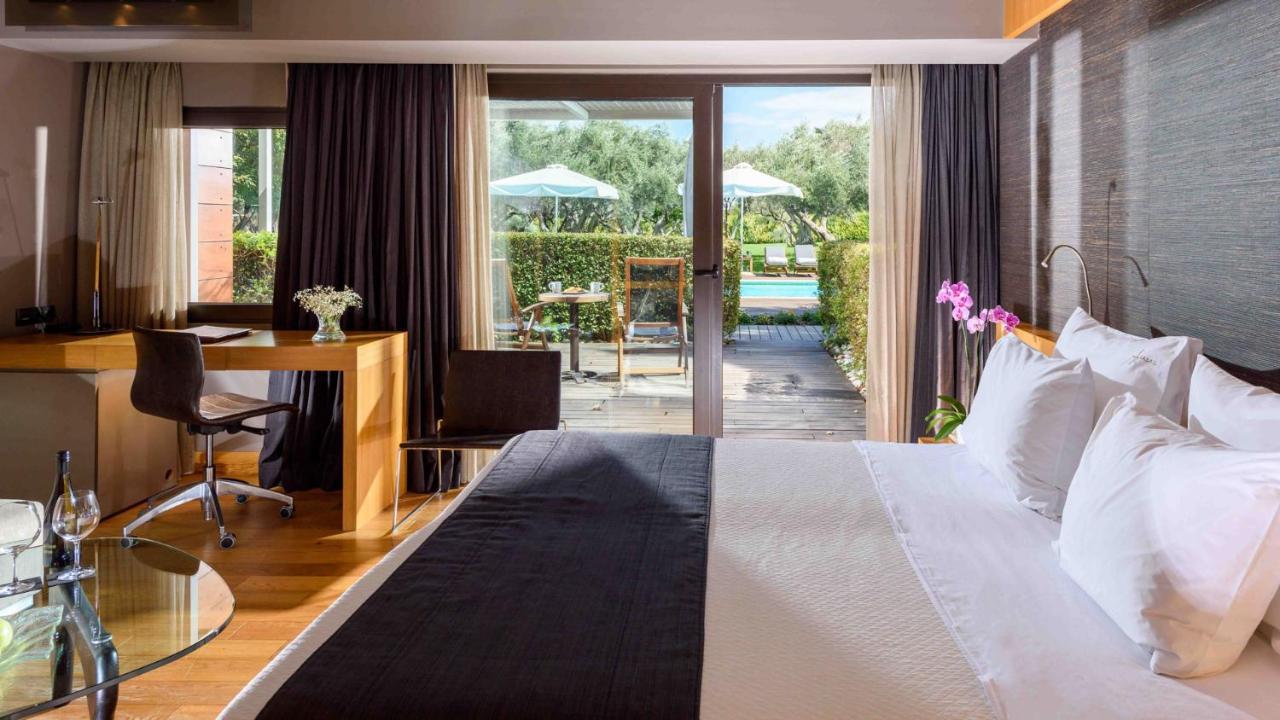 Alexander Beach Hotel & Spa Alexandroupoli Bagian luar foto A room at the hotel
