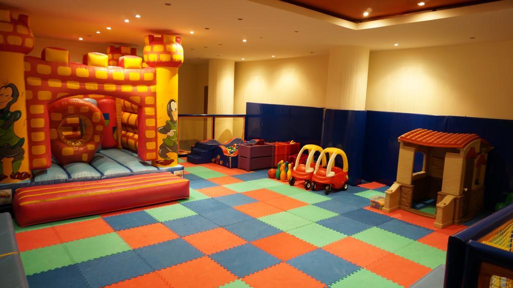 Alexander Beach Hotel & Spa Alexandroupoli Bagian luar foto An indoor playground