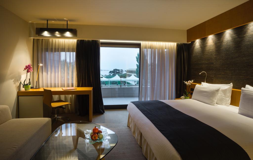 Alexander Beach Hotel & Spa Alexandroupoli Bagian luar foto A room at the hotel