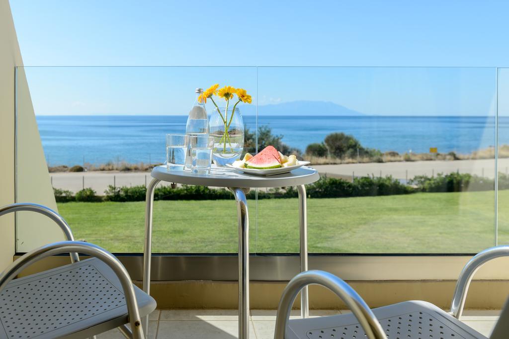 Alexander Beach Hotel & Spa Alexandroupoli Bagian luar foto View from the balcony of a room at the hotel