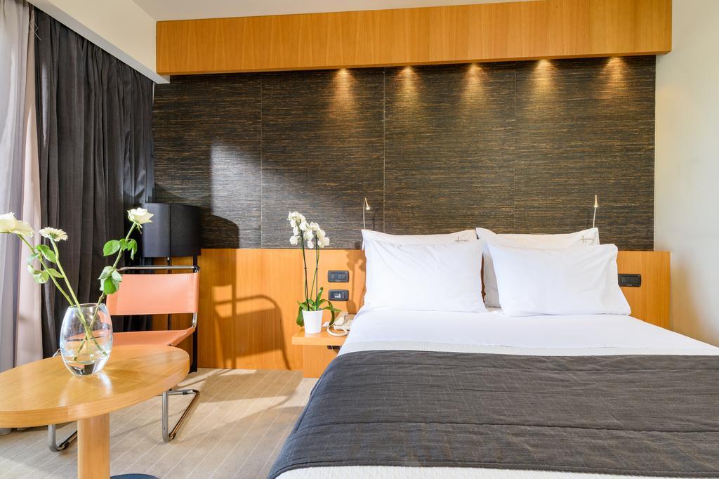 Alexander Beach Hotel & Spa Alexandroupoli Bagian luar foto A room at the hotel