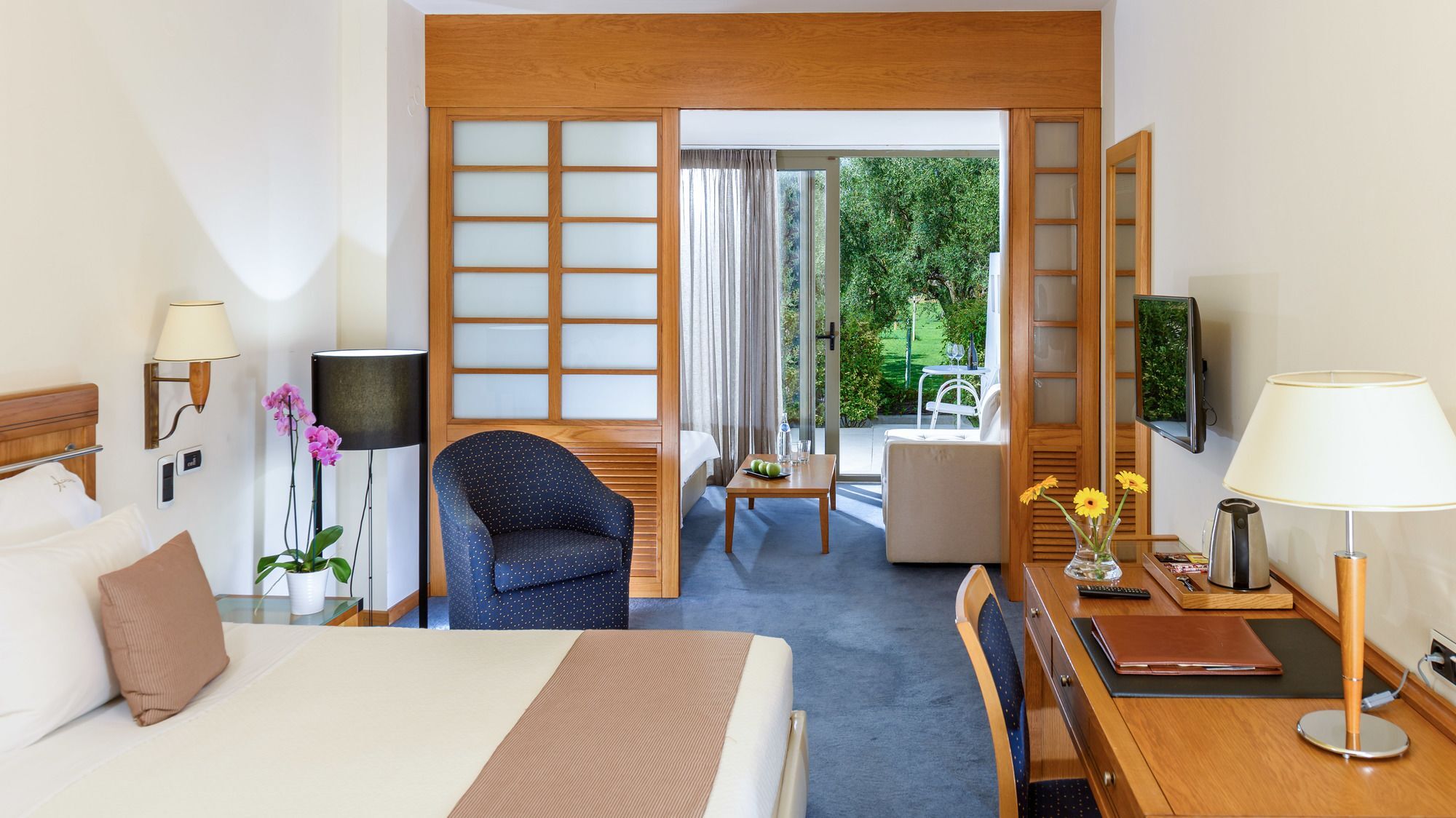 Alexander Beach Hotel & Spa Alexandroupoli Bagian luar foto A room at the hotel