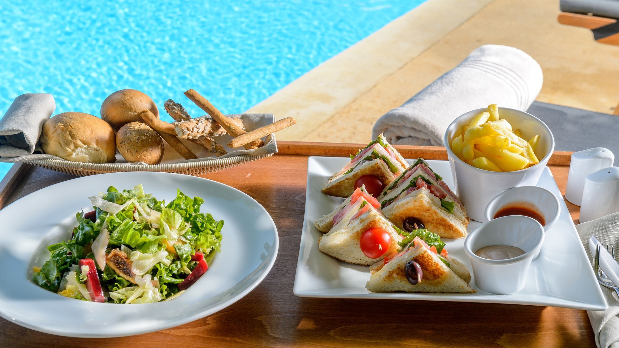 Alexander Beach Hotel & Spa Alexandroupoli Bagian luar foto A selection of light lunch items