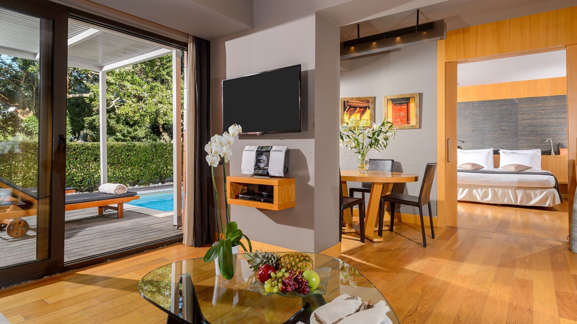 Alexander Beach Hotel & Spa Alexandroupoli Bagian luar foto A suite at the Hotel