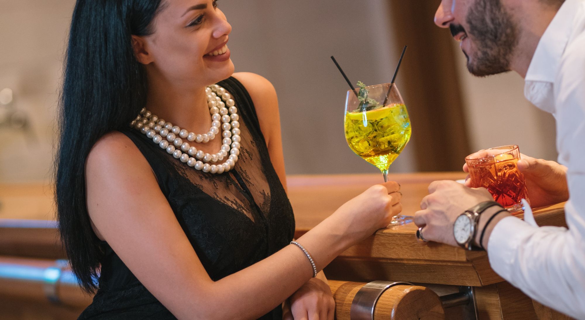 Alexander Beach Hotel & Spa Alexandroupoli Bagian luar foto A woman wearing a pearl necklace
